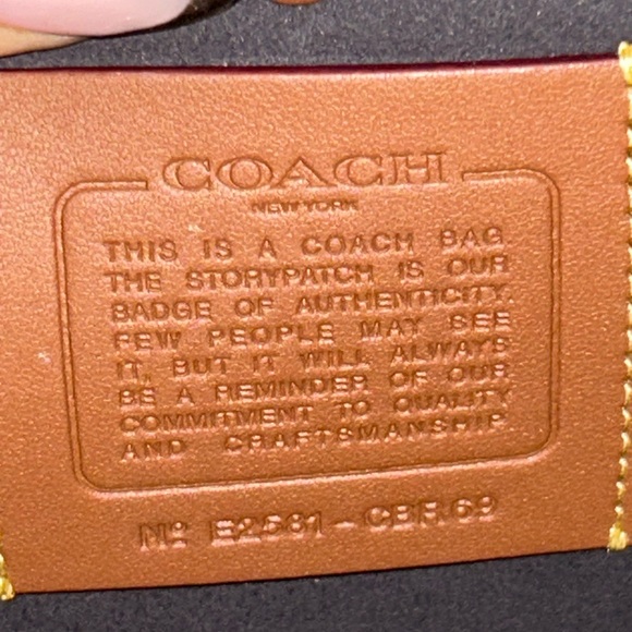 Coach Soft Empire 40 Distressed Leather Carryall - Picture 9 of 16